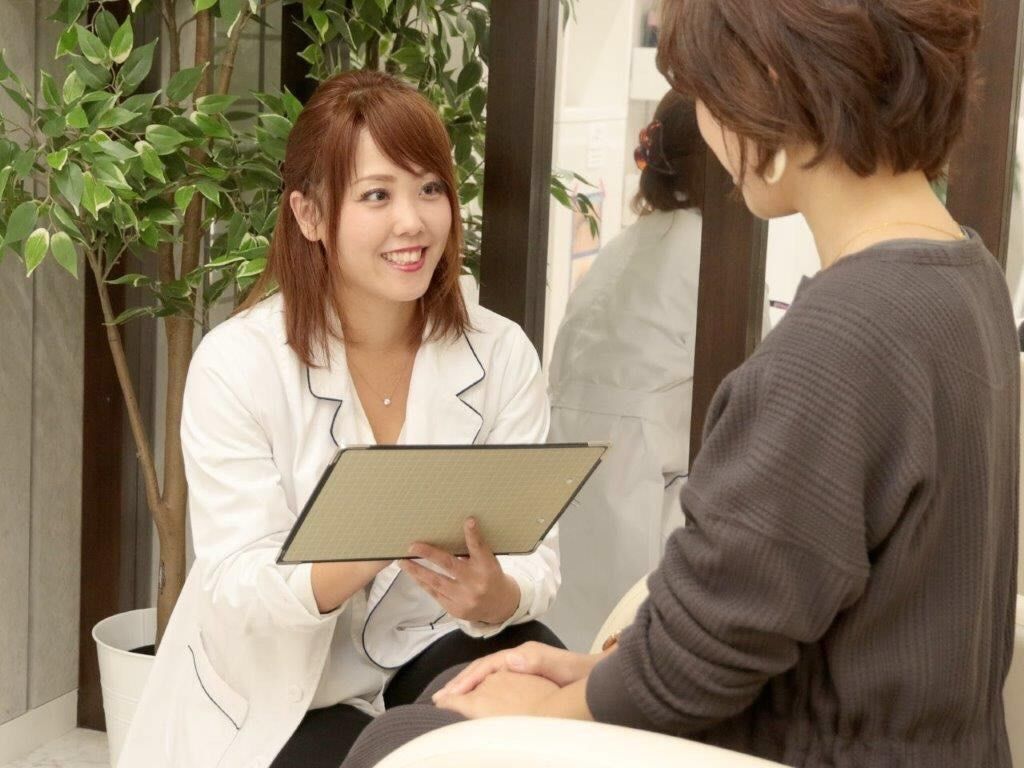【西宮北口】≪19時までに退勤可能≫≪実働8時間≫≪一人営業のため人間関係などのストレスなし≫研修中もお給料発生!未経験の方は技術習得まで先輩スタッフからマンツーマンで学べる環境です!「30分まつ毛パーマ専門店Swallow 西宮北口店(サンジュップンマツゲパーマセンモンテンスワロニシノミヤキタグチテン)」からアイリスト(まつげパーマ)の求人☆☆