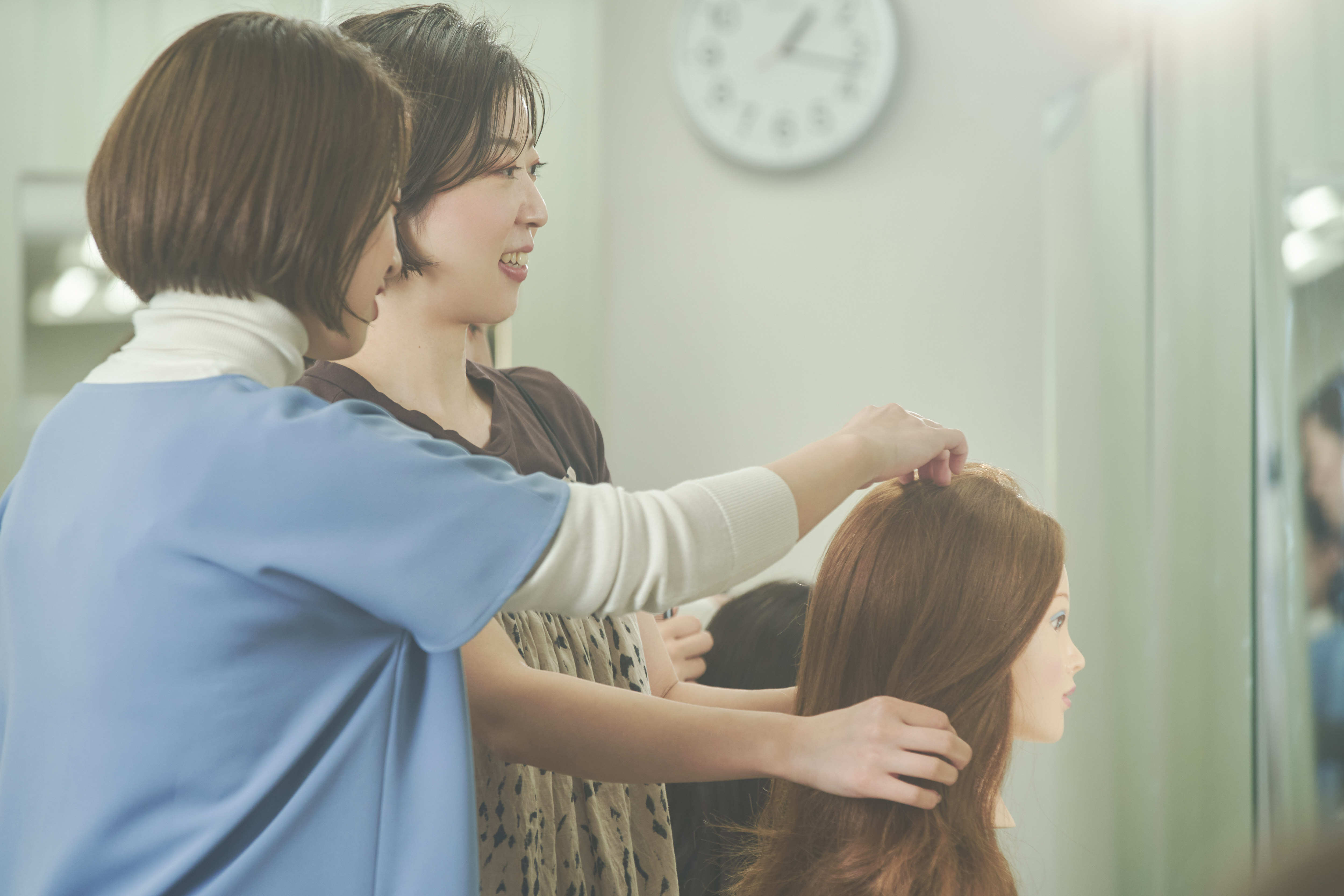 【東京駅】■産休育休制度あり・社会保険完備■スパ好きの方必見！メニューをヘッドスパやアイブロウのみとしており、好きを仕事にできます！大手ならではの福利厚生も魅力の「BLOW BROW 東京駅店（ブローブロウトウキョウエキテン）」からスパニスト（美容師）の求人☆☆