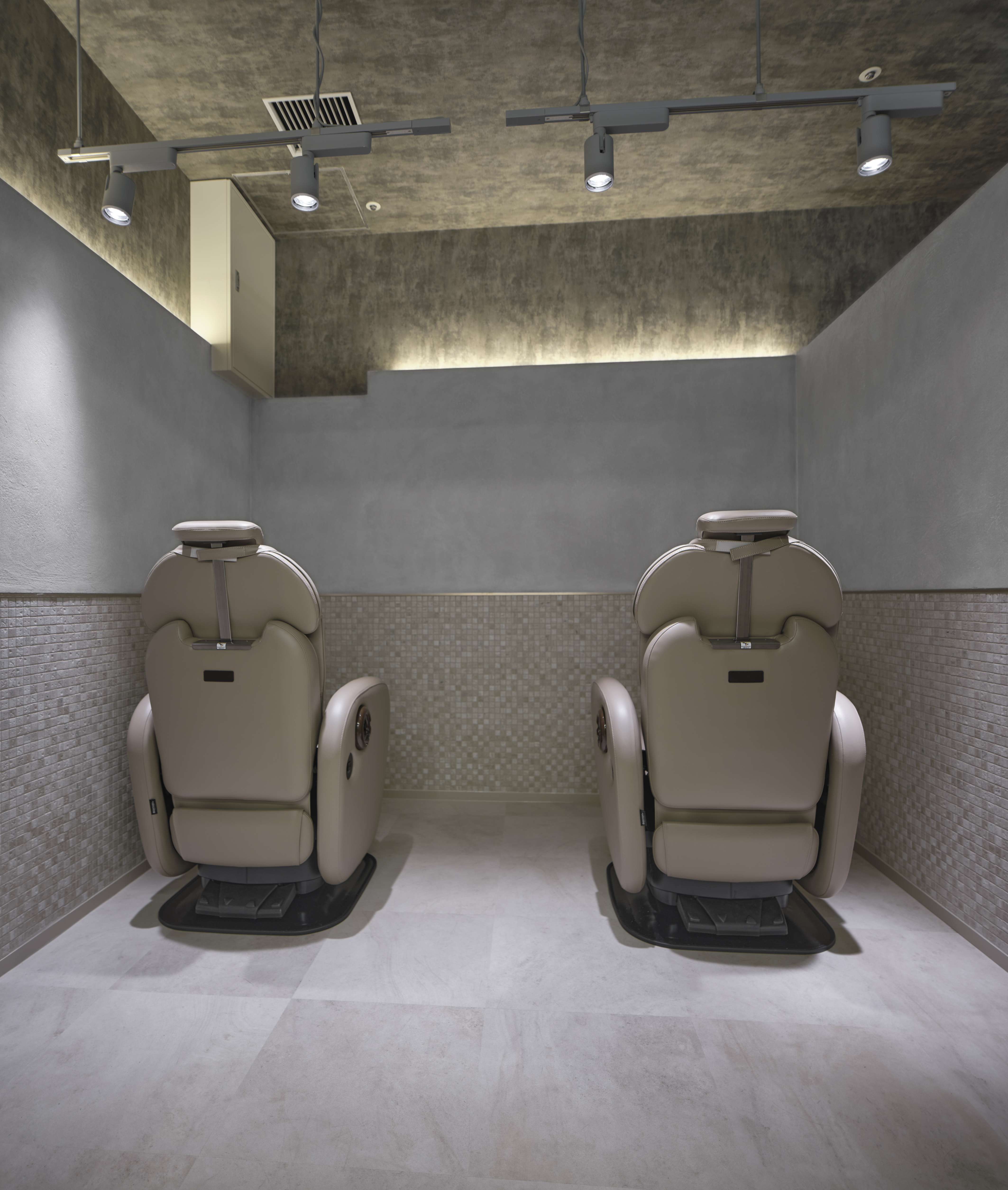 【東京駅】■産休育休制度・社会保険完備■人気サロンの新ブランド！未経験もOK！大手ならではの待遇で、長く働きたい方にオススメ！「Karen EYEBROW DESIGN グランスタ丸の内店（カレンアイブロウデザイングランスタマルノウチテン）」からアイリスト（アイデザイナー・まつ毛エクステ）の求人☆☆