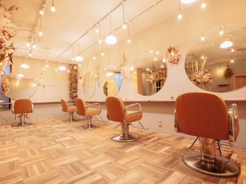 【近鉄奈良】≪最短17時退社≫≪完全マンツーマン接客≫≪完全週休2日制≫≪月2回の日曜定休あり＆社会保険完備≫≪有給休暇あり≫営業後レッスンもないので、プライベートも充実できます！「hitoiro（ヒトイロ）」からスタイリスト（美容師）の求人☆★☆