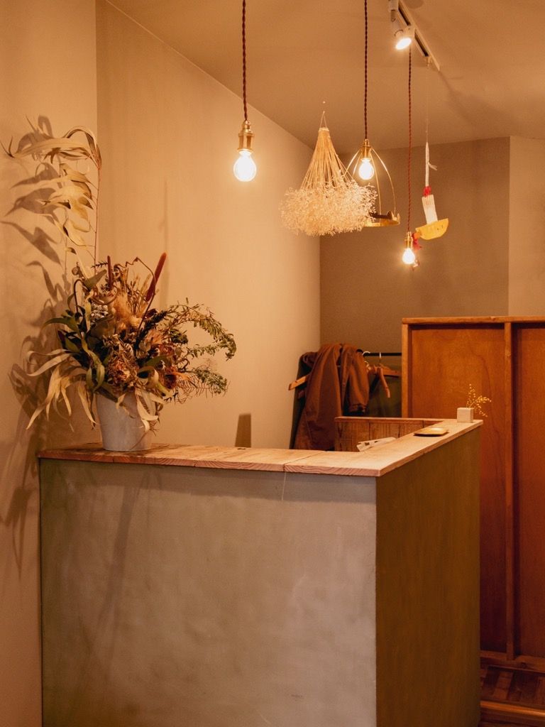 【近鉄奈良】≪最短17時退社≫≪完全マンツーマン接客≫≪完全週休2日制≫≪月2回の日曜定休あり＆社会保険完備≫≪有給休暇あり≫営業後レッスンもないので、プライベートも充実できます！「hitoiro（ヒトイロ）」からスタイリスト（美容師）の求人☆★☆