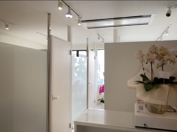 【横浜駅】◆完全週休2日制・社会保険完備◆仕事もプライベートも充実できる環境であるため、長く活躍できるサロンです。幅広いメニューを提供しており、経験問わずスキルアップが可能DIA SALON 横浜店（ディア サロン ヨコハマテン）からアイリスト（アイデザイナー・まつ毛エクステ）の求人☆☆