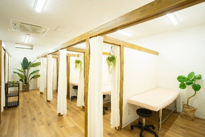 【立川駅】★従業員満足と顧客満足を同等の価値で捉える★≪月給30万円以上可能≫≪完全週休2日制≫≪日曜・希望休・連休OK≫≪社保完備≫≪有給100%取得≫≪産休育休実績多数≫女性が長期で活躍できる環境に自信あり「B’Lash 立川店(ビーラッシュタチカワテン)」からアイリスト(まつ毛エクステ・アイデザイナー)の求人☆☆