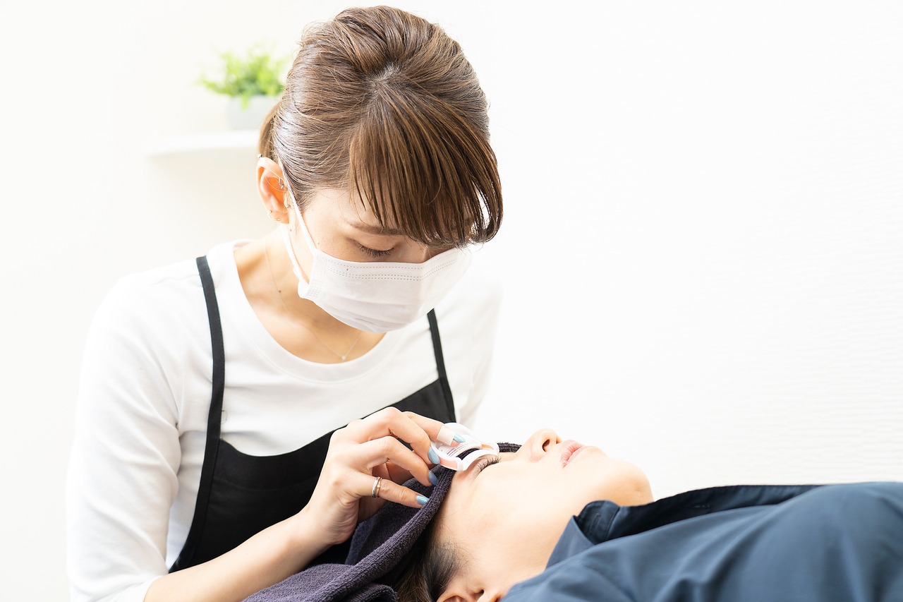 【町田駅】★従業員満足と顧客満足を同等の価値で捉える★≪月給30万円以上可能≫≪完全週休2日制≫≪日曜・希望休・連休OK≫≪社保完備≫≪有給100％取得≫≪産休育休実績多数≫女性が長期で活躍できる環境に自信あり「B’Lash 町田本店（ビーラッシュマチダホンテン）」からアイリスト（まつ毛エクステ・アイデザイナー）の求人☆☆
