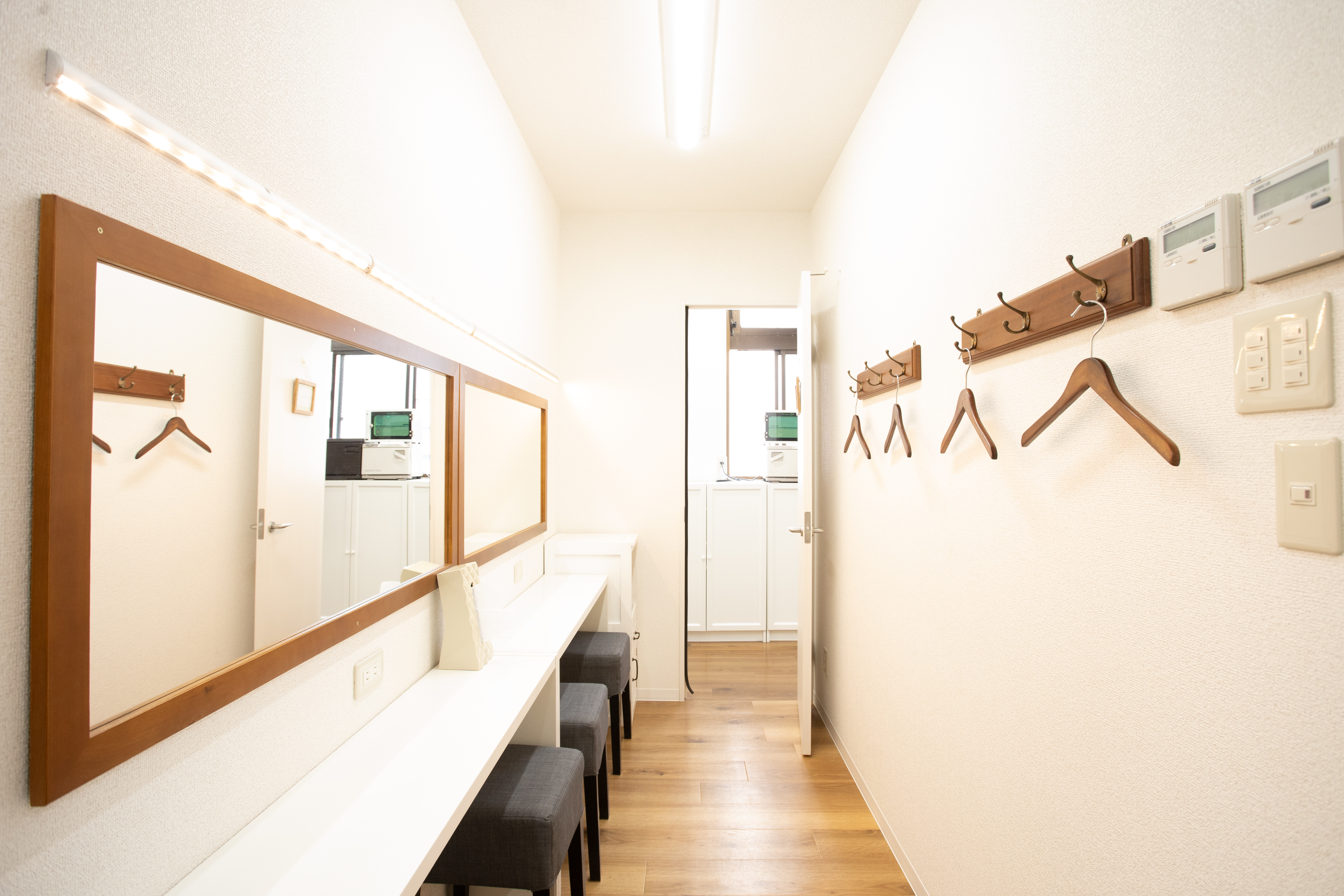 【立川駅】★従業員満足と顧客満足を同等の価値で捉える★≪月給30万円以上可能≫≪完全週休2日制≫≪日曜・希望休・連休OK≫≪社保完備≫≪有給100%取得≫≪産休育休実績多数≫女性が長期で活躍できる環境に自信あり「B’Lash 立川店(ビーラッシュタチカワテン)」からアイリスト(まつ毛エクステ・アイデザイナー)の求人☆☆