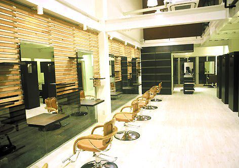 【南大高】≪月給20万円〜≫≪完全週休二日≫≪社会保険完備≫スタッフさんが長く働きやすい環境を整えてくれるサロン！充実した福利厚生面で安心して楽しく働きませんか！ “NUDE COLOR 有松店（ヌードカラーアリマツテン）”からアシスタント（美容師）の求人☆★