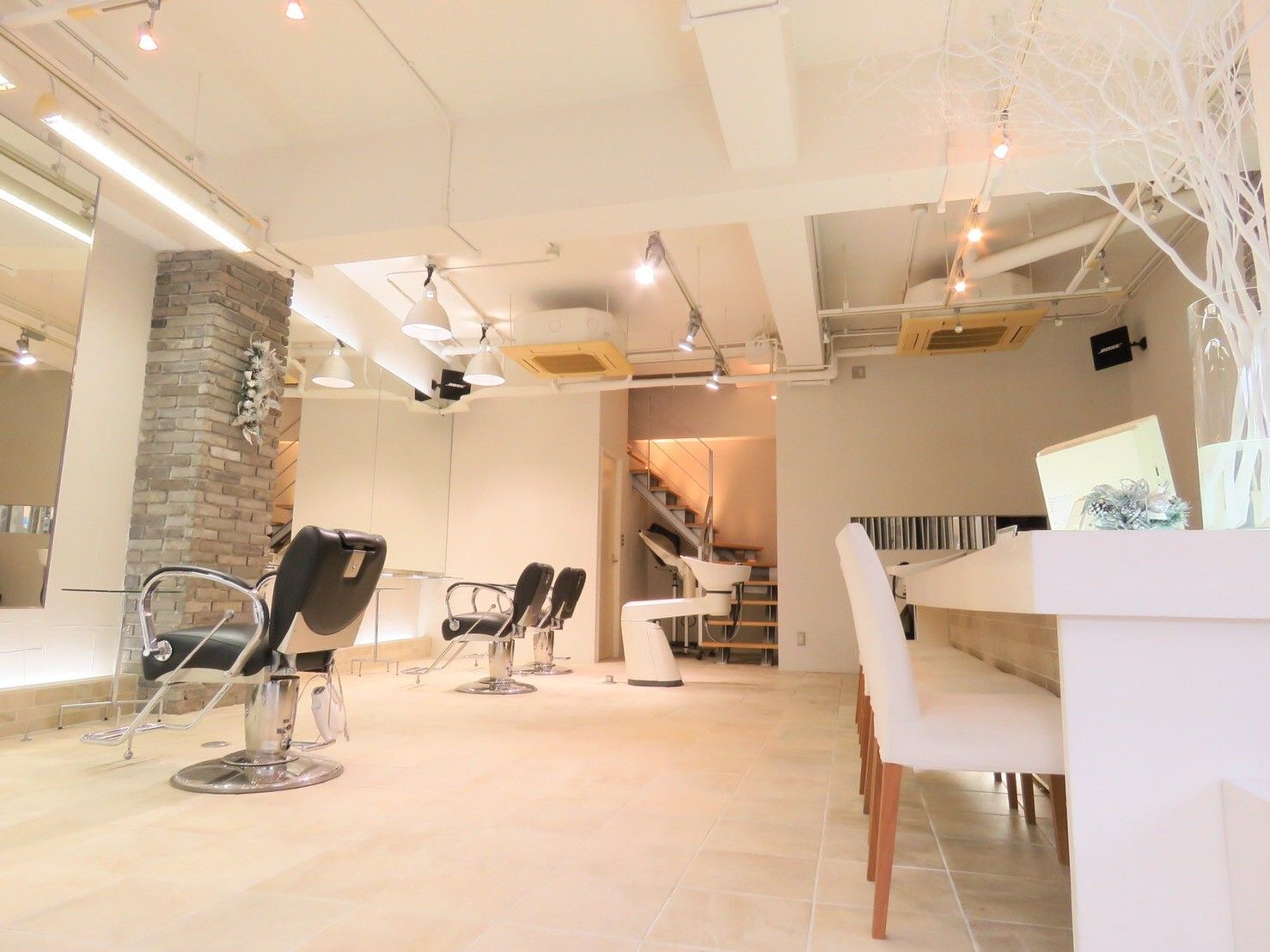 【豊中駅】≪20時までに退勤可能≫≪ネイル講師在籍≫≪プライベートも充実≫地域密着型のトータルビューティーサロン！ケアからしっかりするのと、技術力が高いのが人気です！ネイルの講師が在籍しているので経験が浅い方でも技術を学べます。「JIST（ジスト）」からネイリスト（ネイル）の求人★☆★