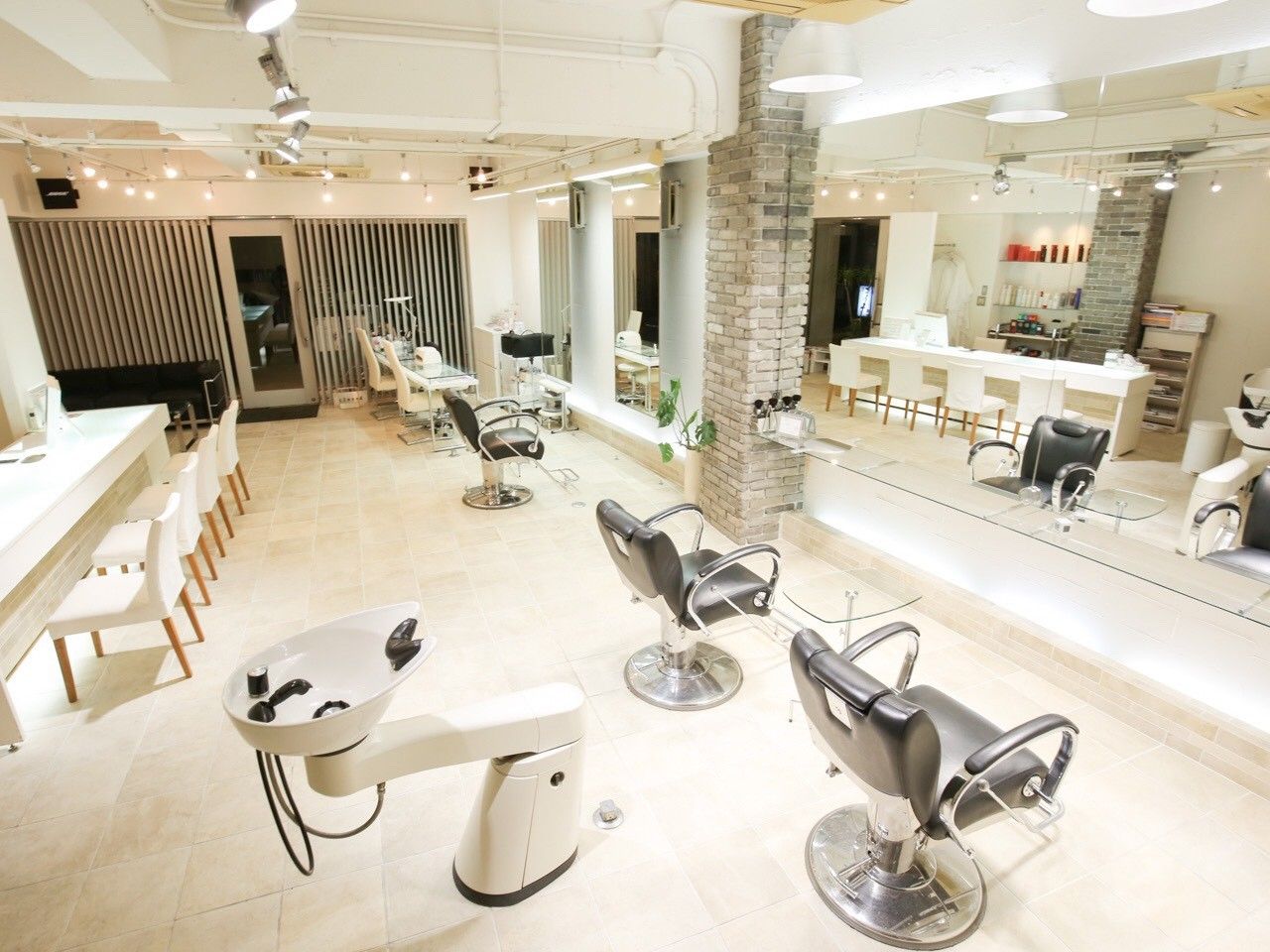 【豊中駅】≪20時までに退勤可能≫≪ネイル講師在籍≫≪プライベートも充実≫地域密着型のトータルビューティーサロン！ケアからしっかりするのと、技術力が高いのが人気です！ネイルの講師が在籍しているので経験が浅い方でも技術を学べます。「JIST（ジスト）」からネイリスト（ネイル）の求人★☆★