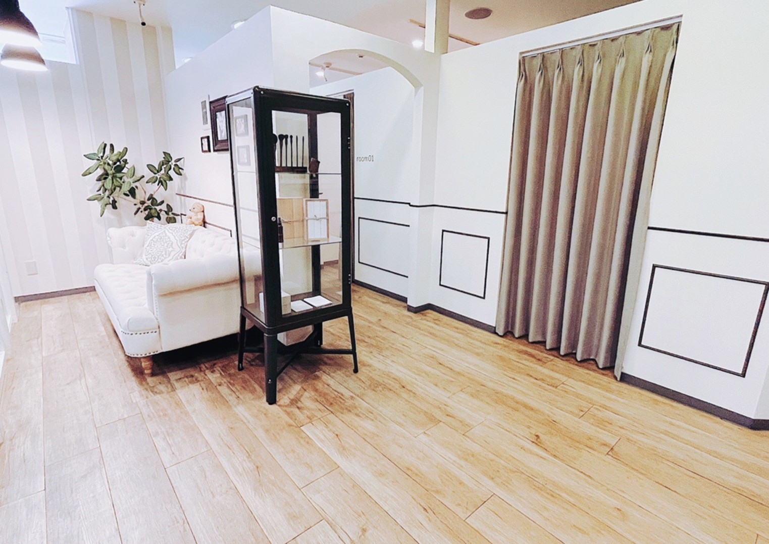 【本通】≪未経験も歓迎！≫≪有給消化率100％≫≪社会保険完備≫≪実働8時間≫長く安心して働ける環境を整えています！大人な女性が通う地域屈指の高単価サロン「hanabi NAMIKI（ハナビナミキ）」からアイリスト（まつげエクステ・まつげパーマ）の求人☆★☆