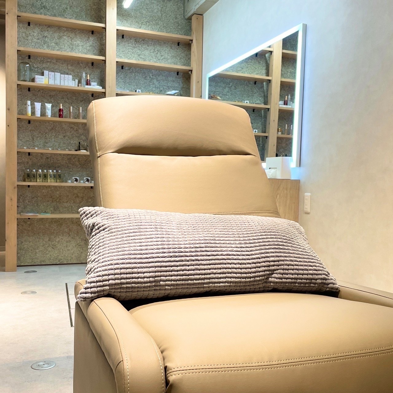 【南船場】≪正社員or委託で選択可能≫≪アイ、系列の美容室の無料施術OK！≫≪指名50％還元／フリー45％≫≪早番遅番制≫≪お休みや時間の相談OK≫お洒落な空間で自分に合った働き方をしませんか？「STUD eye+（スタッドアイプラス）」からアイリスト（アイデザイナー・まつ毛エクステ）の求人☆☆