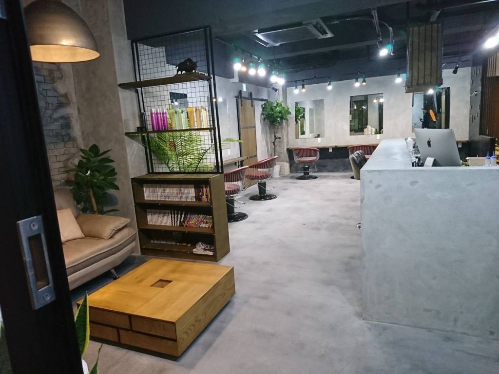 【大橋駅】駅チカでアクセス抜群！！正社員・業務委託の働き方が選べます！！幅広い世代のお客様に似合うスタイルを提案し、「カッコいい」を作るメンズヘアサロン「Men’s salon MOW（メンズサロンモウ）」からスタイリスト（美容師）の求人★☆