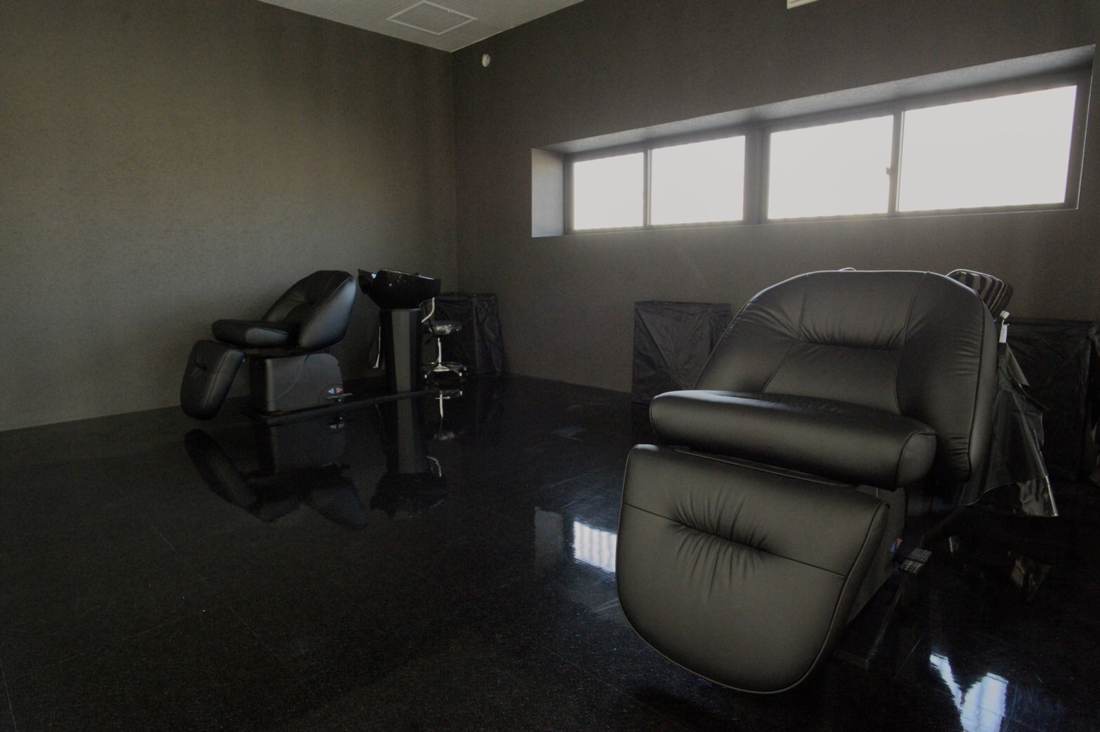 【桑江中学校】≪永久保証給あり≫≪カラー比率90％以上！≫≪フリー40％・指名50％還元≫髪質改善などケアにも注力したサロン！基本マンツーマンスタイルのため負担なく働けますよ！「Willie belle（ウィリーベル）」からスタイリスト（美容師）の求人☆★☆