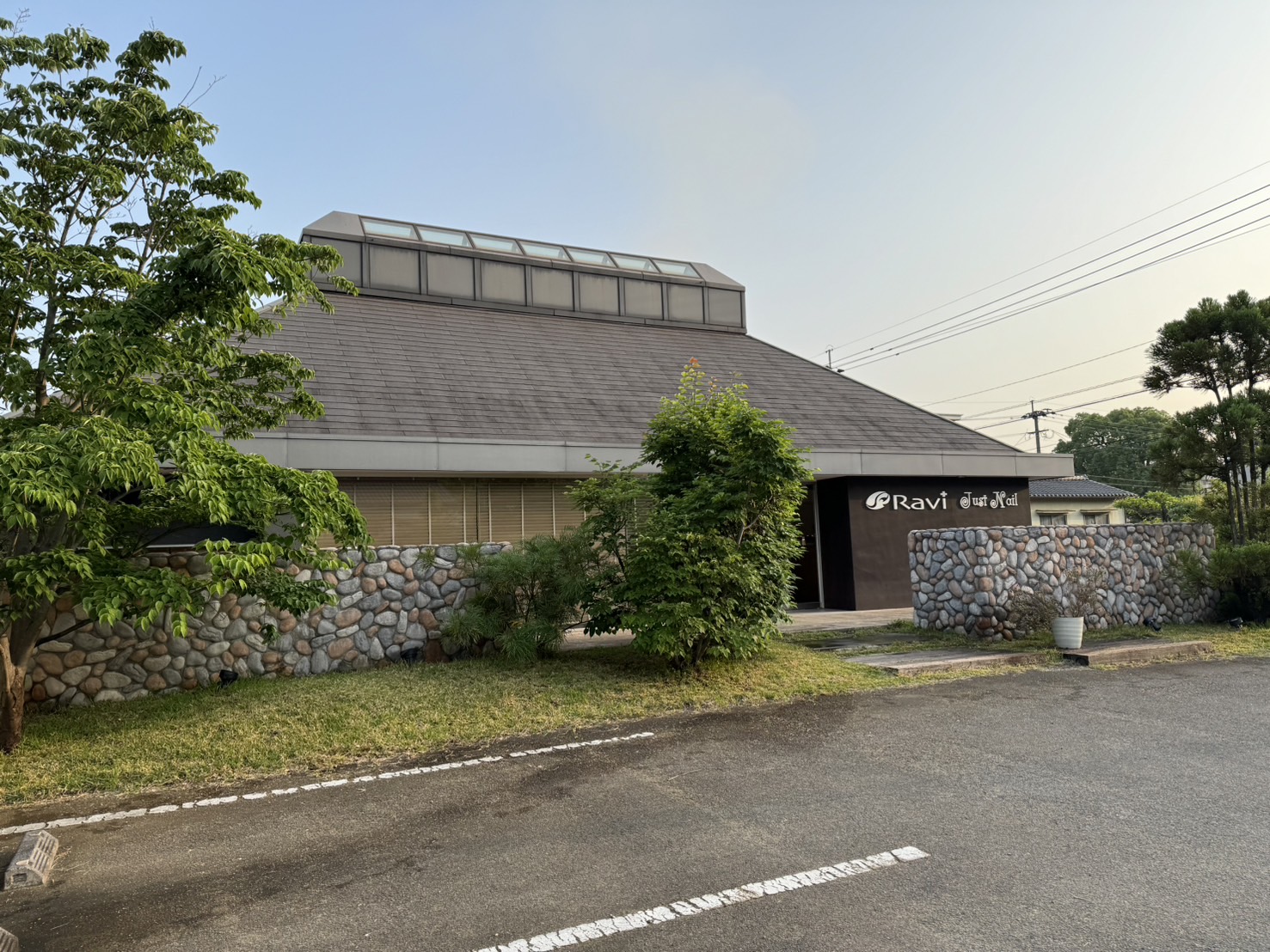 【牧上町】≪社会保険完備≫≪地域密着型サロン≫時短、休日日数の相談OK!その人の頑張りをしっかりと評価していきます。お客様としっかり関わる事ができる人気のヘアサロン「Ravi(ラヴィ)」からスタイリスト(美容師)の求人★☆