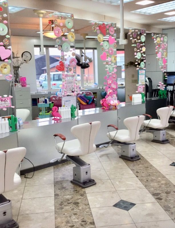 【中間市】≪平均退勤時間18:00・社会保険完備≫月に1回日曜日のお休みアリ！！一人のお客様に向き合い接客するスタイル！！幅広い世代のお客様が来店される地域密着型ヘアサロン「フローレス EIKO（フローレスエイコ）」からスタイリスト（美容師）の求人☆★☆