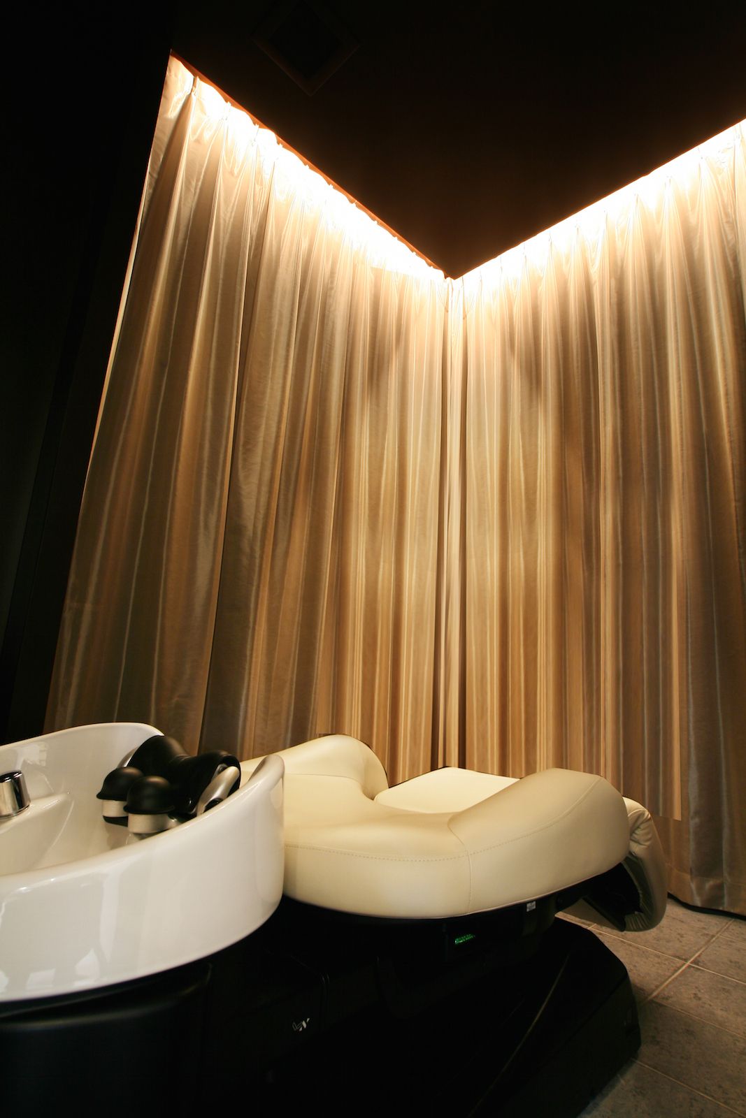 【新石切】「発見・発想・創造」をモットーに、美容にワクワク♪頑張るスタッフと一緒に成長していきましょう！イベントも豊富でお客様との関係も深いサロン「Love thank hair（ラブサンクヘア）」から、アシスタント（美容師）の求人☆★