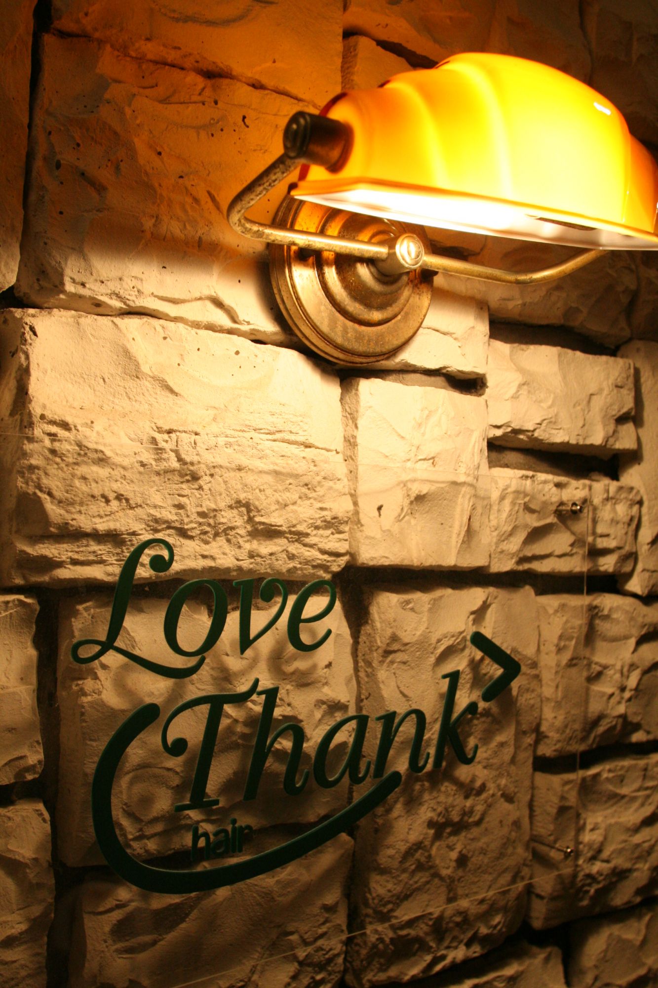 【新石切】「発見・発想・創造」をモットーに、美容にワクワク♪頑張るスタッフと一緒に成長していきましょう！イベントも豊富でお客様との関係も深いサロン「Love thank hair（ラブサンクヘア）」から、アシスタント（美容師）の求人☆★