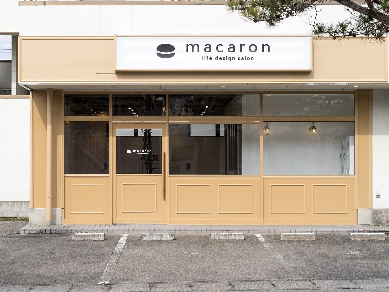 【会津若松駅】◆土日の休み取得可能・車バイク通勤OK・集客力バッチリ◆集客に力を入れており、フリーのお客様の入客チャンス多数あり。しっかりスキルアップも図れる環境ですmacaron 会津若松店(マカロンアイヅワカマツテン)からスタイリスト(美容師)の求人★☆