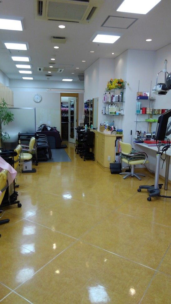 【伊丹駅】≪完全週休2日≫≪社会保険完備≫≪住宅手当あり≫≪20時までに退勤可能≫レッスンは営業時間内に行い、残業はほぼありません！アットホームな雰囲気も魅力的！SHIGE みやのまち店（シゲミヤノマチテン）からアシスタント（美容師）の求人☆★