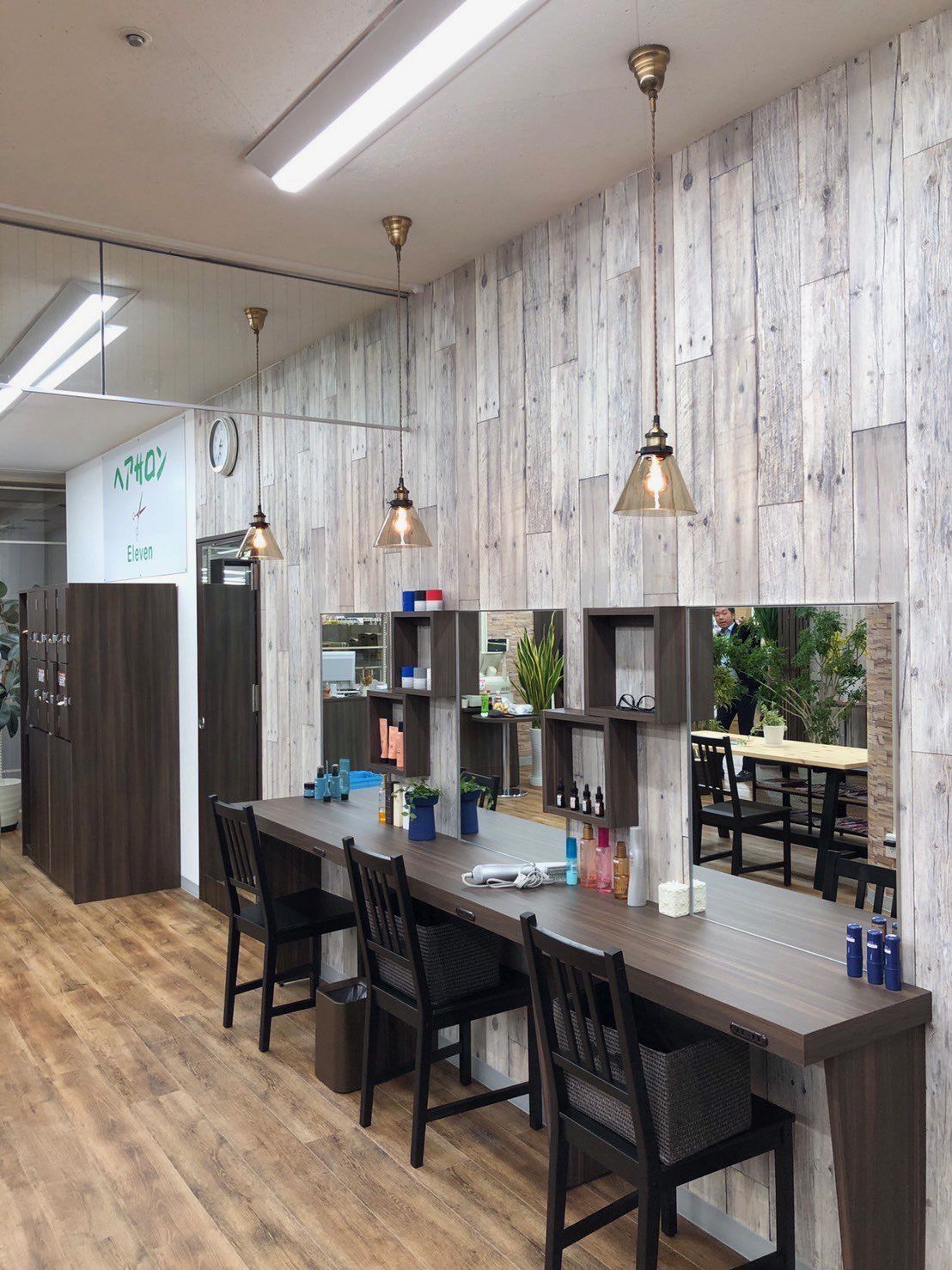 【ドラッグイレブン津嘉山店】≪完全週休二日制・社会保険完備・残業なし≫抜群の待遇がありずっとお仕事できる環境は必見！地域のお客様から愛される「ヘアサロン Eleven 津嘉山店（ヘアサロンイレブンツカザンテン）」からスタイリスト（美容師）の求人★☆