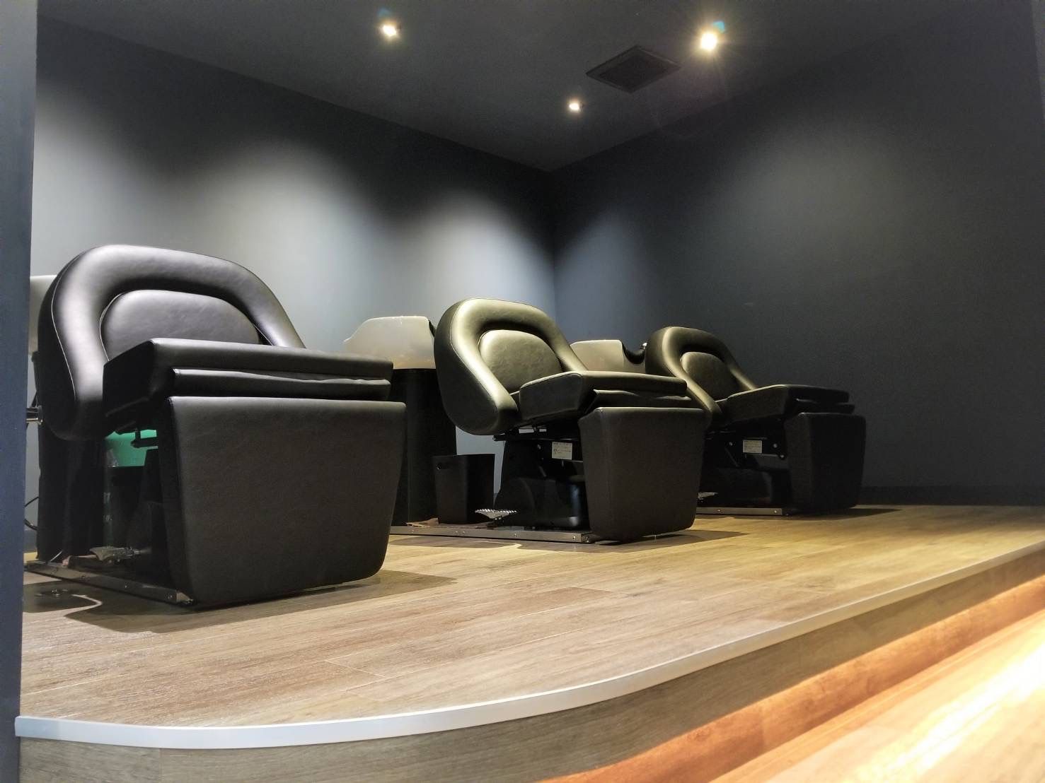 【川崎駅】■最大月50万円の最低保障給あり・指名料自己設定可能・社会保険完備・有給休暇あり■業務委託と正社員を選択可能！個々に合わせた自由な社風なので、きっとあなたの理想の働き方ができます！carin 川崎店（カリンカワサキテン）からスタイリスト（美容師）の求人☆★