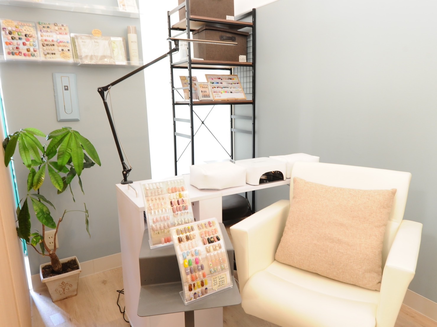 【上野芝】≪完全週休二日制・土、日、祝休制度休≫≪月給20万円～≫≪時間給1,100円～≫≪社会保険完備≫女性スタッフ・ママさん美容師も長く活躍しています！SUIYU上野芝店にあり抜群の集客力！楽しんで働けるスタッフを大切にするサロン！「ehlfa SEIYU　上野芝店（イルファウエノシバテン）」からアシスタント（美容師）の求人☆☆