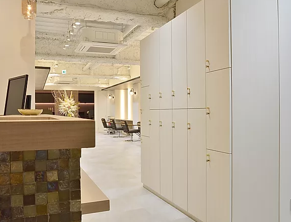 【名古屋駅】≪月給20〜23万円≫≪完全週休二日制≫≪2年でスタイリストデビュー可≫≪営業中レッスンOK≫豊富な休日でプライベートも充実！効率の良いレッスン環境で2年目デビューを目指すサロン「MIMOSA（ミモザ）」からアシスタント（美容師）の求人☆★