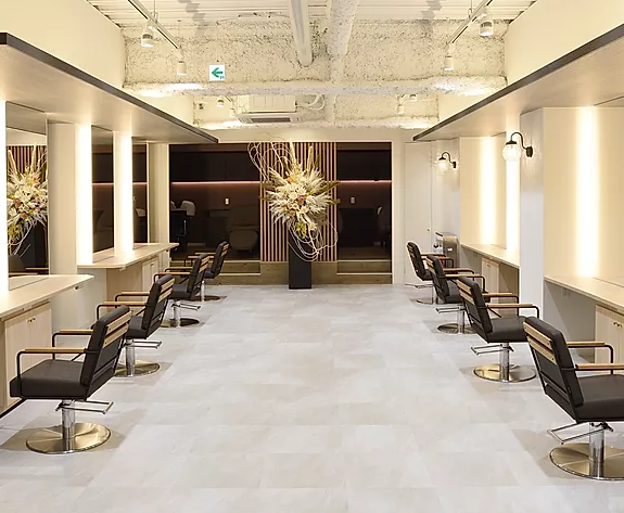 【名古屋駅】≪月給20〜23万円≫≪完全週休二日制≫≪2年でスタイリストデビュー可≫≪営業中レッスンOK≫豊富な休日でプライベートも充実！効率の良いレッスン環境で2年目デビューを目指すサロン「MIMOSA（ミモザ）」からアシスタント（美容師）の求人☆★