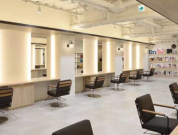 【名古屋駅】≪月給20〜23万円≫≪完全週休二日制≫≪2年でスタイリストデビュー可≫≪営業中レッスンOK≫豊富な休日でプライベートも充実！効率の良いレッスン環境で2年目デビューを目指すサロン「MIMOSA（ミモザ）」からアシスタント（美容師）の求人☆★