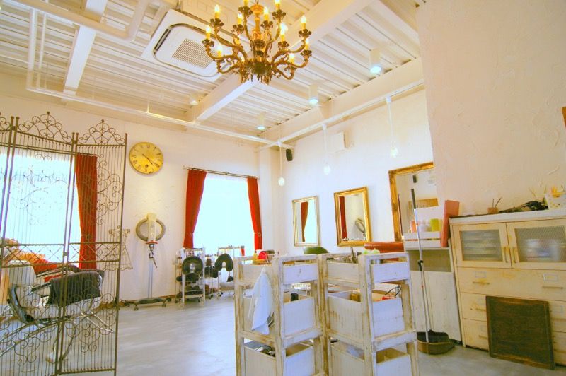 【紀伊田辺】≪完全週休2日≫≪2年以内にデビューも叶う≫≪社会保険完備≫ヘアデザインを通じてHAPPYなライフスタイルを◎郊外からお洒落を発信!!logo(ロゴ)からアシスタント(美容師)の求人☆★