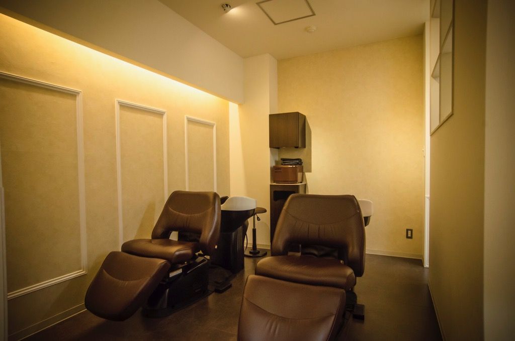 【八幡駅】≪日曜定休あり・高時給スタート・社会保険完備・高単価・売上ノルマなし≫子育て中の美容師さんも大歓迎です！ハイクオリティな技術と癒しの空間を提供するヘアサロン「Sense of hair（センスオブヘアー）」からスタイリスト（美容師）の求人★☆