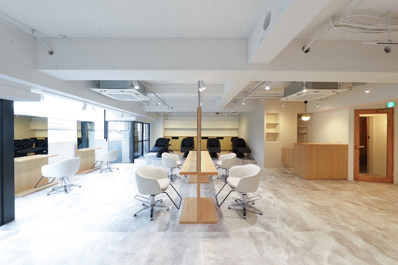 【四条大宮】◆実働8時間・完全週休2日制・休憩1時間・営業時間内レッスンOK・有給休暇あり◆バッチリ整った「教育」と「労働環境」ひとり一人に合わせたオーダーメイドカリキュラムで無理なくスタイリストを目指せます!「SOY-KUFU 四条大宮店(ソイクフシジョウオオミヤテン)」からアシスタント(美容師)の求人★☆