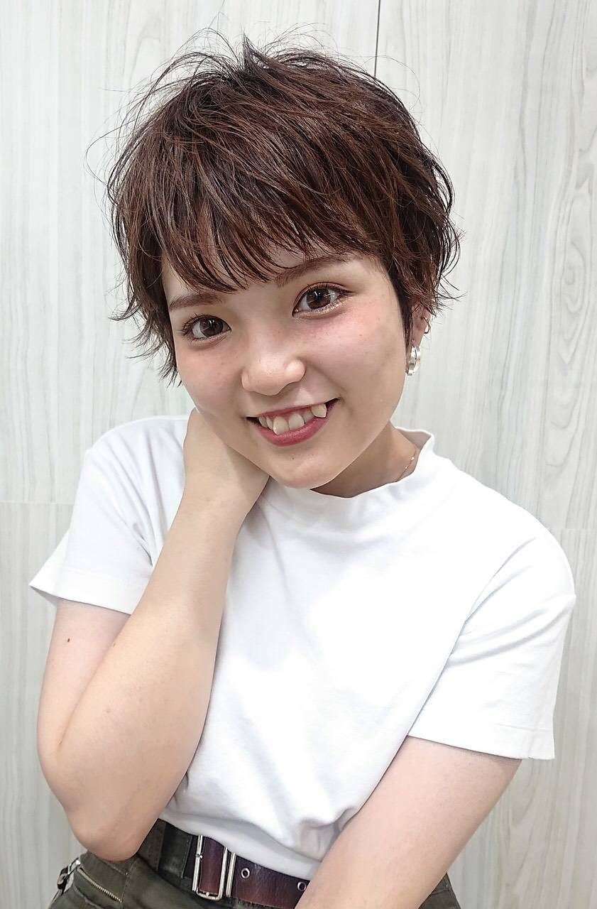 【兵庫駅】≪社会保険完備≫≪月給23万円〜≫≪有給休暇あり≫≪遅くても20時には退勤可能≫半歩先の技術提供で地域一番のありがとうの言葉を大切に、スタッフ同士、お客様からも感謝の言葉を頂けるように心がけるサロン「enchante(アンシャンテ)」からスタイリスト(美容師)の求人☆★