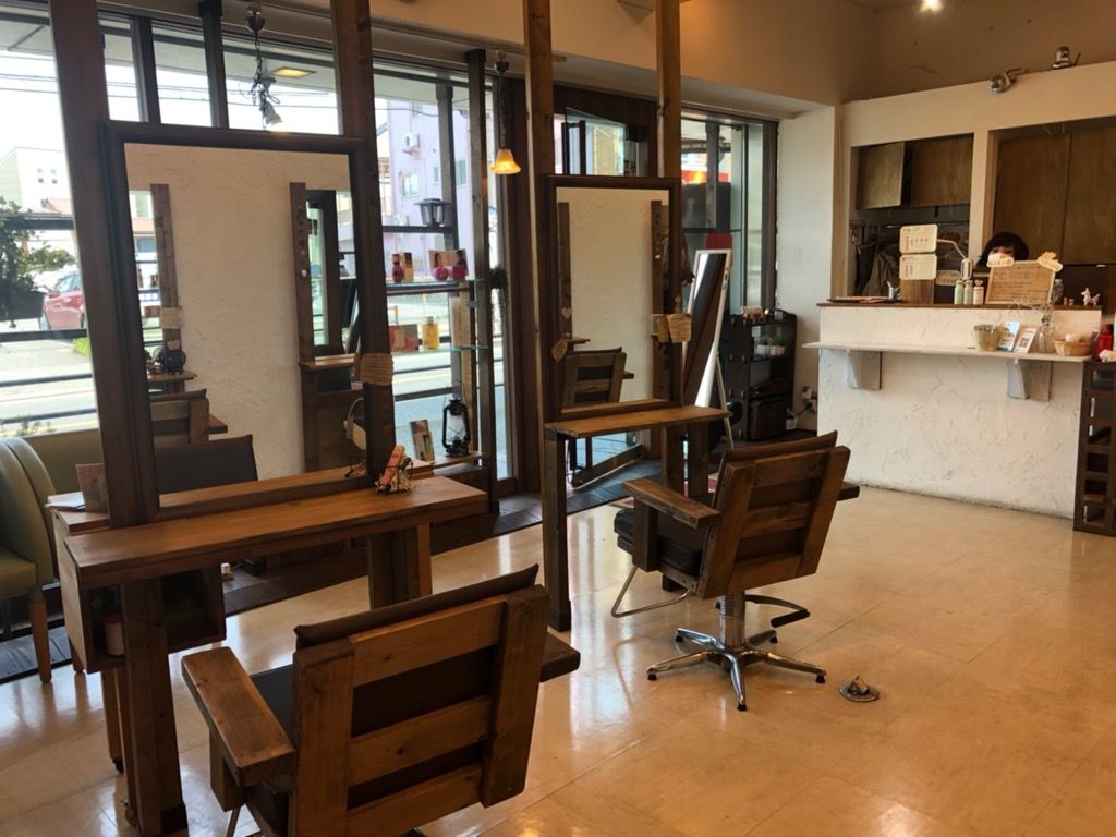 【石橋駅】≪社会保険完備≫≪営業中レッスンOK≫カット技術が高く、教育に自信あり！技術をもっと上げていきたい方におおすすめです！幅広い年齢層の方がご来店される地域密着型サロン「hair’s Cure（へアーズキュア）」からアシスタント（美容師）の求人☆☆