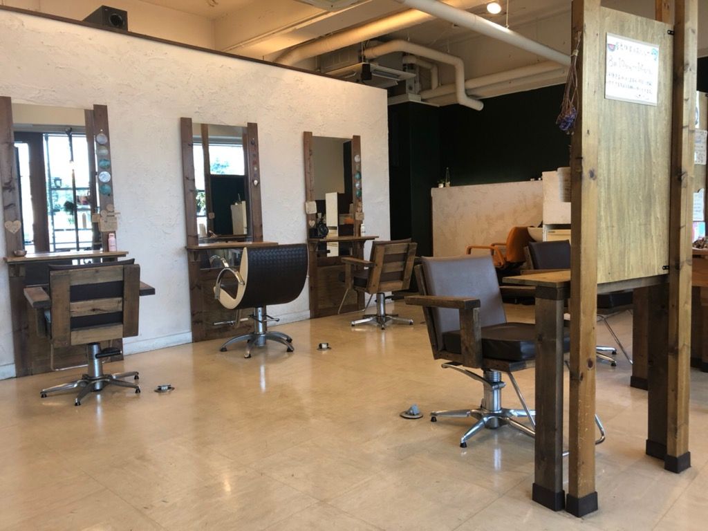 【石橋駅】≪社会保険完備≫≪営業中レッスンOK≫カット技術が高く、教育に自信あり！技術をもっと上げていきたい方におおすすめです！幅広い年齢層の方がご来店される地域密着型サロン「hair’s Cure（へアーズキュア）」からアシスタント（美容師）の求人☆☆