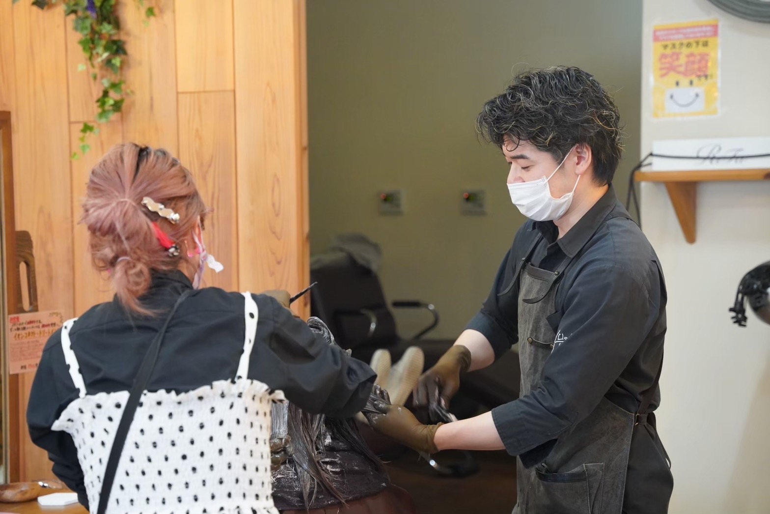 【松井山手】≪社会保険完備≫≪完全週休2日制≫≪カフェランチ無料≫プライベートと両立しながら、自分のペースでスタイリストデビューが叶います！！働きやすいアットホームサロン「Clock 松井山手店（クロックマツイヤマテテン）」からアシスタント（美容師）の求人☆★☆