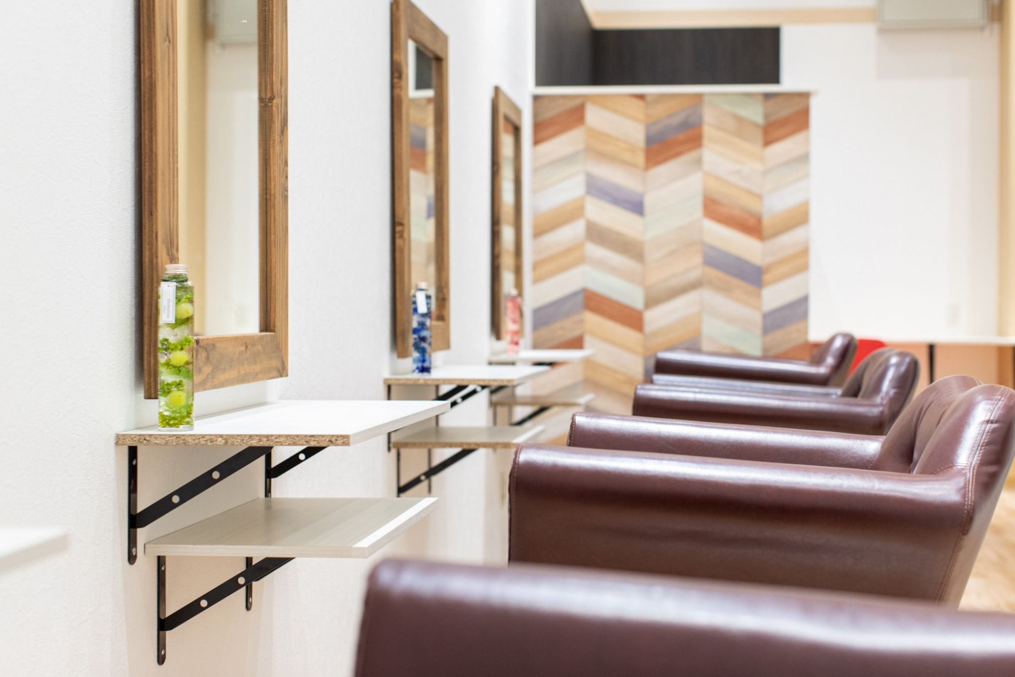 【豊田市駅】≪1日4時間から勤務OK≫≪土日休みOK≫≪16時までの勤務OK≫≪完全週休二日制≫≪女性のみのサロン≫産休、育休休暇もありママさんが働きやすい環境が整っています！急なお休みなどにも対応できるようにしてます！「COLOR PLUS イオンスタイル豊田店（カラープラスイオンスタイルトヨダテン）」からカラーリスト（美容師）の求人☆☆