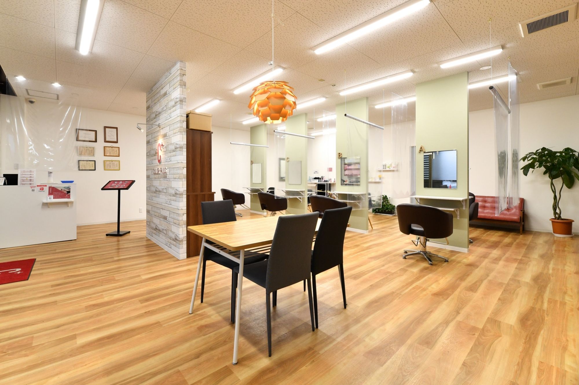 【ベル前】≪日曜定休日≫≪完全週休二日制≫≪休憩あり≫お子さんがいるママさん美容師も安心して働ける環境！！急なお休みなどにも対応できるようにしてるので何でもご相談ください！！「COLOR PLUS 種池店（カラープラスタナイケテン）」からカラーリスト（美容師）の求人☆☆