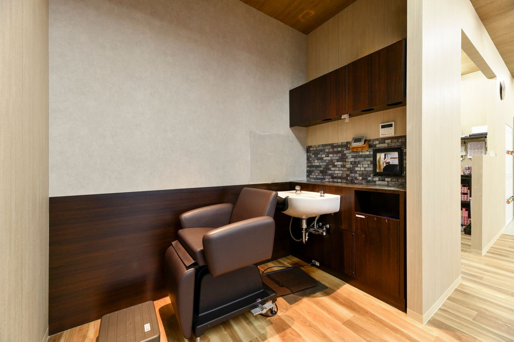 【春江】≪日曜定休日≫≪ブランクあるママさん美容師歓迎≫≪勤務時間の相談OK≫≪残業一切なし≫≪休憩あり≫自分に合った働き方ができ、急なお休みなどにも対応できるようにしてます！ママさん美容師にも働きやすい環境が整っているサロン「COLOR PLUS 春江店（カラープラスハルエテン）」からカラーリスト（美容師）の求人☆☆