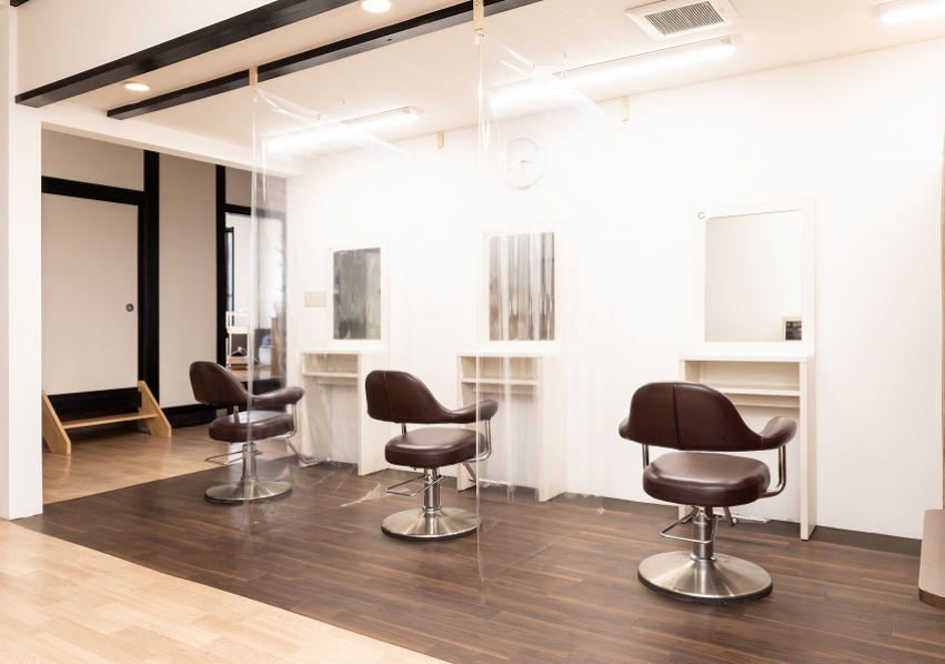 【水落】≪完全週休二日制≫≪残業一切なし≫≪豊富な待遇面≫≪日曜定休日≫働くママさんが多く、子育てしながら働ける環境です！自分に合った働き方が出来ます！カラーだけに専念したカラー専門店「COLOR PLUS 鯖江店（カラープラスサバエテン）」からカラーリスト（美容師）の求人☆☆