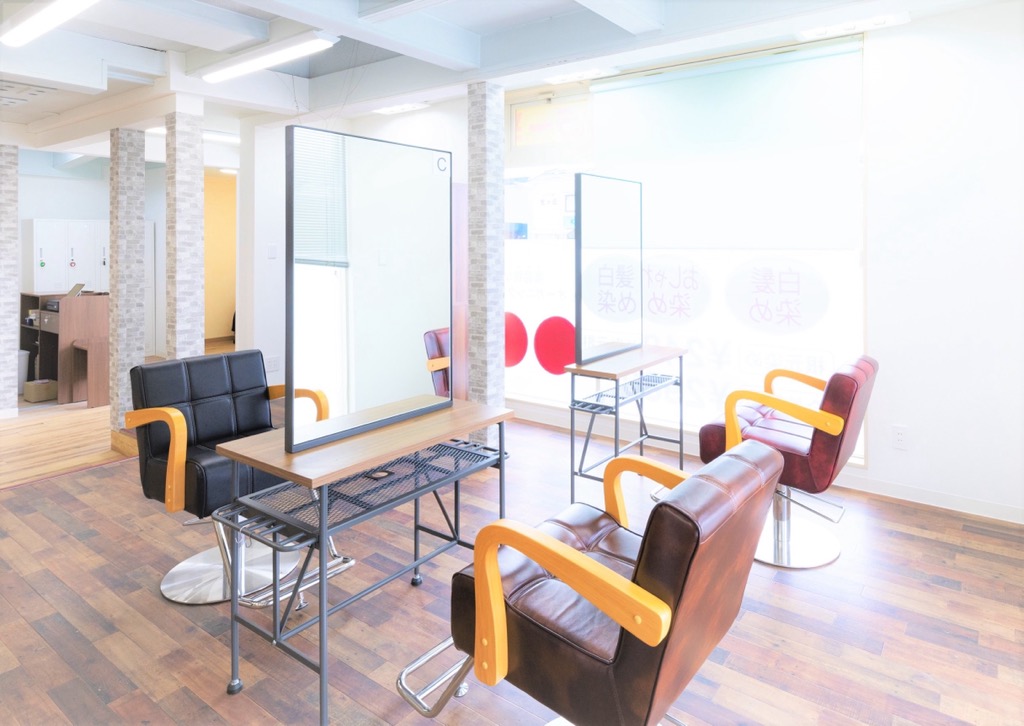 【額住宅前】≪16時までの勤務OK≫≪残業なし≫≪日曜定休日≫≪完全週休二日制≫≪女性のみサロン≫子育てしながらも、働きやすい環境!急なお休みなどにも対応できるようにしてます!カラーだけに専念した専門店「COLOR PLUS 金沢店(カラープラスカナザワテン)」からカラーリスト(美容師)の求人☆☆