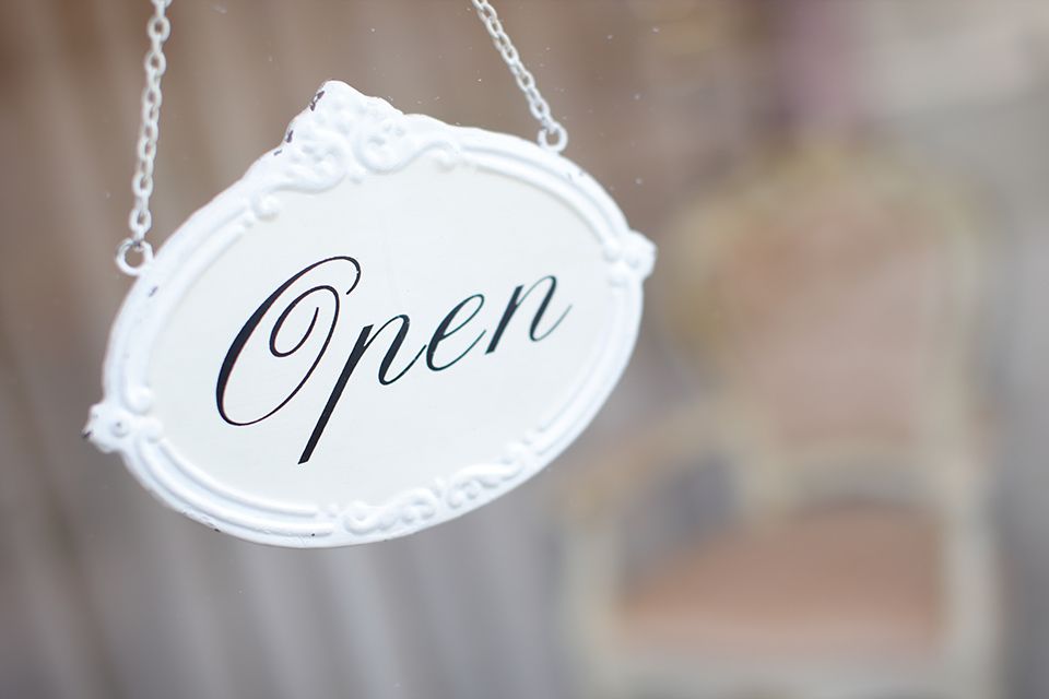 【亀有】◆月給23万円スタート・19時までに退勤可能・実働8時間・髪型ネイル自由◆土日のお休みや有給休暇が取得できるのでプライベート充実。女性が働きやすい環境作りに注力しているサロンeyelash T’s 亀有店（アイラッシュティーズカメアリテン）からアイリスト（アイデザイナー・まつ毛エクステ）の求人☆☆