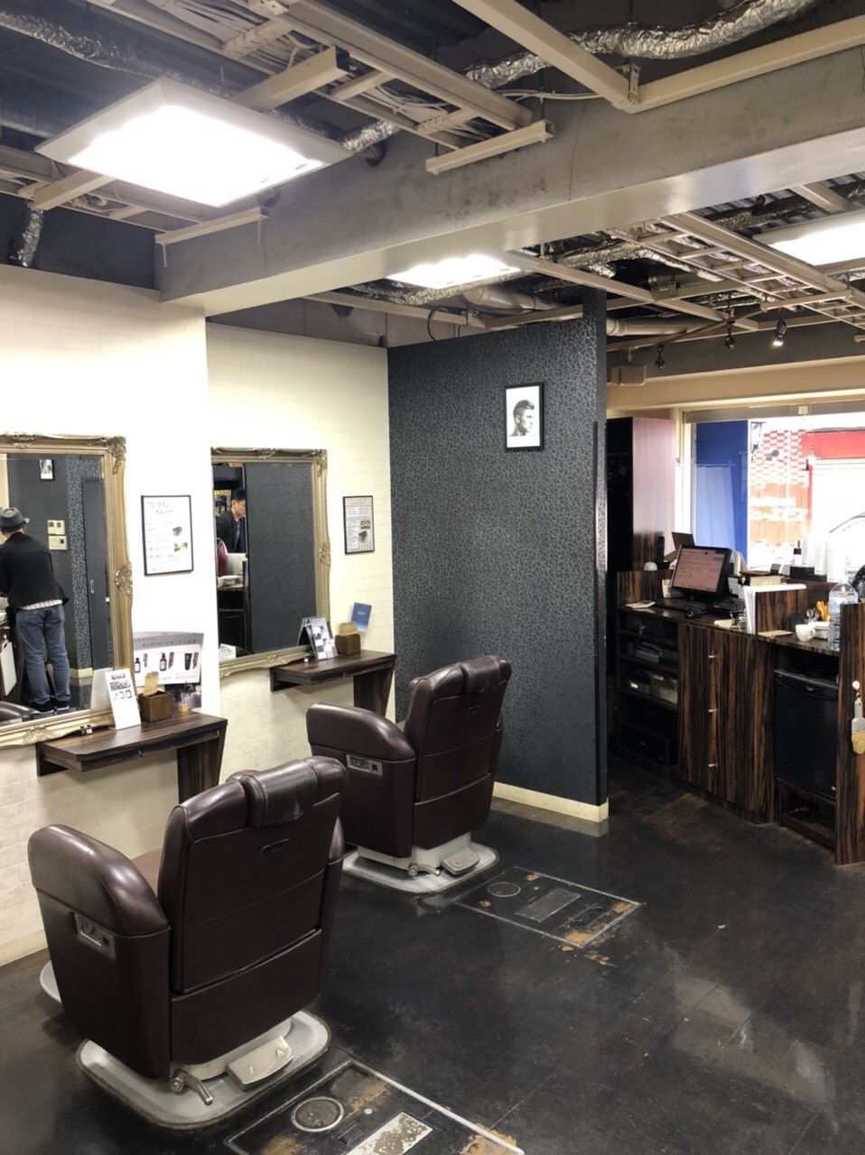 【扇町】≪月7,8日休み≫≪社会保険完備≫≪最短2年でデビュー可能≫≪平均退社時間20時≫≪入客チャンスあり≫≪脱毛、エステスタッフも同時募集≫営業時間内にレッスン可能！！大人の男性から大人気の隠れ家バーバーサロン！「T’s gallery -for men’s-（ティーズギャラリーフォーメンズ）」から理容師（理容室）の求人☆★