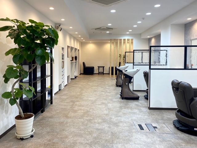 【住道】≪拡張移転のためスタッフ大募集≫≪月給18万円〜≫≪月7,8日休み≫≪社会保険完備≫≪最短2年でデビュー可能≫≪平均退社時間20時≫≪パートさんも歓迎≫メンズもたくさん入客したい方にもおすすめ！営業時間内レッスン可能！離職率が低く、働きやすいアットホームサロン◎美容と理容の両方の技術を学べる！「T’s GALLERY（ティーズギャラリー）」からアシスタント（美容師・理容師）の求人☆★☆