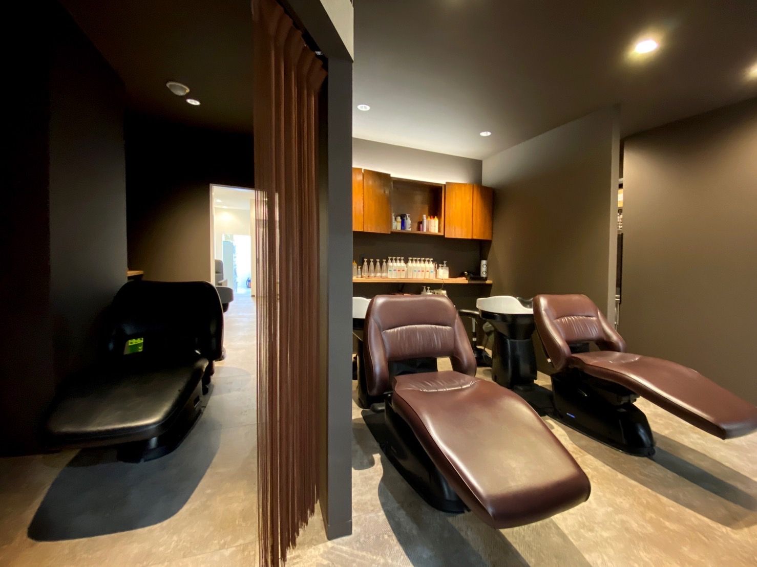 【住道】≪拡張移転のためスタッフ大募集≫≪月給18万円〜≫≪月7,8日休み≫≪社会保険完備≫≪最短2年でデビュー可能≫≪平均退社時間20時≫≪パートさんも歓迎≫メンズもたくさん入客したい方にもおすすめ！営業時間内レッスン可能！離職率が低く、働きやすいアットホームサロン◎美容と理容の両方の技術を学べる！「T’s GALLERY（ティーズギャラリー）」からアシスタント（美容師・理容師）の求人☆★☆