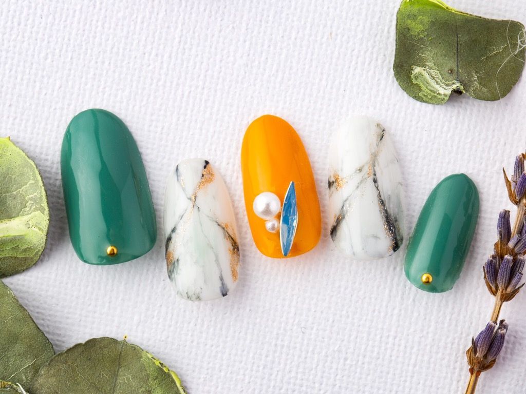 【鳳】≪社会保障完備≫≪日曜、祝日定休日≫社会保険完備で安心して働くことが出来ます！日曜定休なのでプライベートも充実！幅広い年齢層のお客様がご来店されるサロン「Salon de vio（サロンドビオ）」からネイリスト（ネイル）の求人☆☆