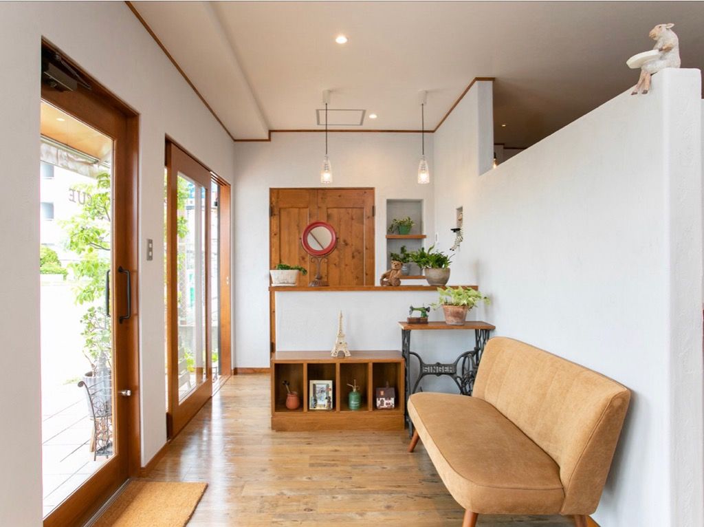 【大和西大寺】≪月給25万円~≫≪社会保険完備&月8日休み≫平均退社17時台!希望者はアイラッシュ技術も習得可能。オーガニックなど髪の毛に優しい商材を扱うナチュラルサロン「CUE(キュー)」からスタイリスト(美容師)の求人☆☆