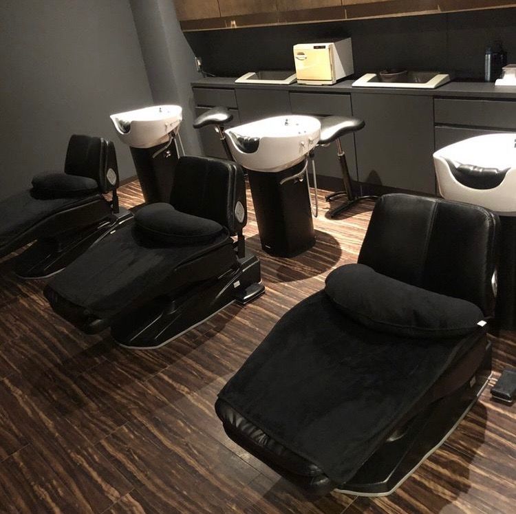 【西大分】≪完全週休二日制・実働8時間・営業時間18時まで・社会保険完備≫お手頃な価格でワンランク上の技術・接客・空間をお客様に提供！長年お客様から愛されているヘアサロン「カスガウラ 美容室（カスガウラビヨウシツ）」からスタイリスト（美容師）の求人☆☆