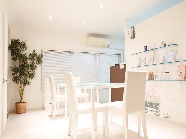 【曽根】≪日曜定休≫≪未経験相談OK≫≪完全週休2日≫≪社員割引あり≫≪休憩スタイル選択可能≫アットホームな雰囲気のサロンです！リピーター率抜群の超実力派アイラッシュサロン「肌質改善アンドアイラッシュサロン Chouchou（ハダシツカイゼンアンドアイラッシュサロンシュシュ）」からアイリスト（まつげエクステ・まつげパーマ・アイブロウ）の求人☆★