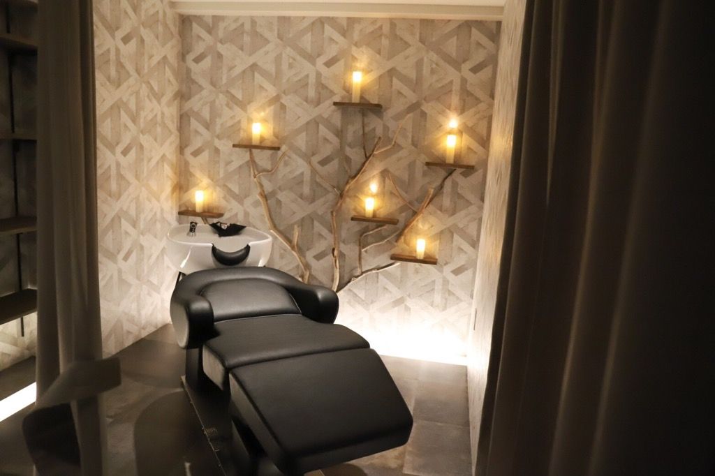 【JR箱崎駅】≪平均退勤時間18:00頃・社保完備・有休あり≫完全予約制でお客様と向き合える環境です。退勤時間も早くお身体の負担も少なめ！！とことんお客様と向き合い、圧倒的なリピート率を誇る人気の艶髪専門店「L’oiseau bleu（ロアゾブルー）」からレセプション（美容師）の求人☆★☆