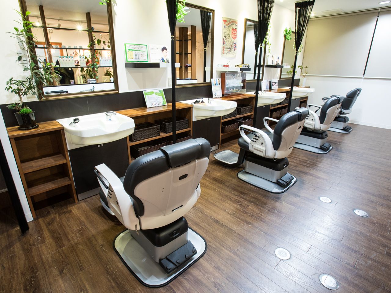 【深井】≪完全週休2日≫≪未経験・通信生OK≫お客様をとても大切にしています!丁寧、親身な接客と技術を提供するお店です。「sanpa hair(サンパヘアー)」から理容師(理容室)の求人☆★